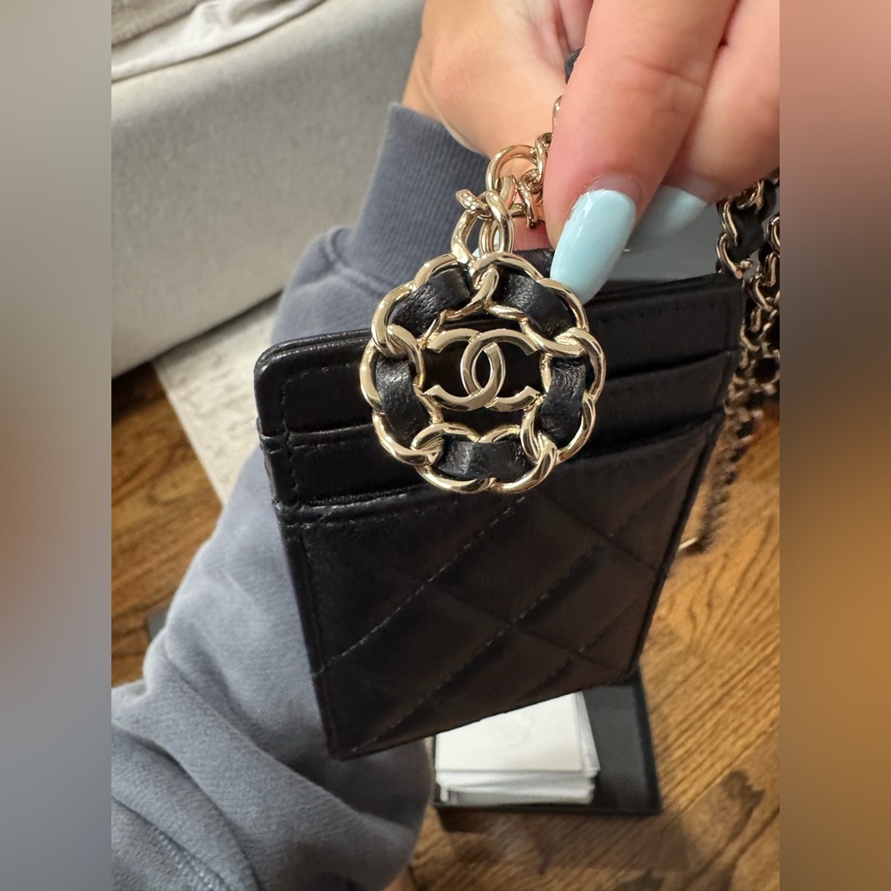 Chanel - Picture 3 of 10